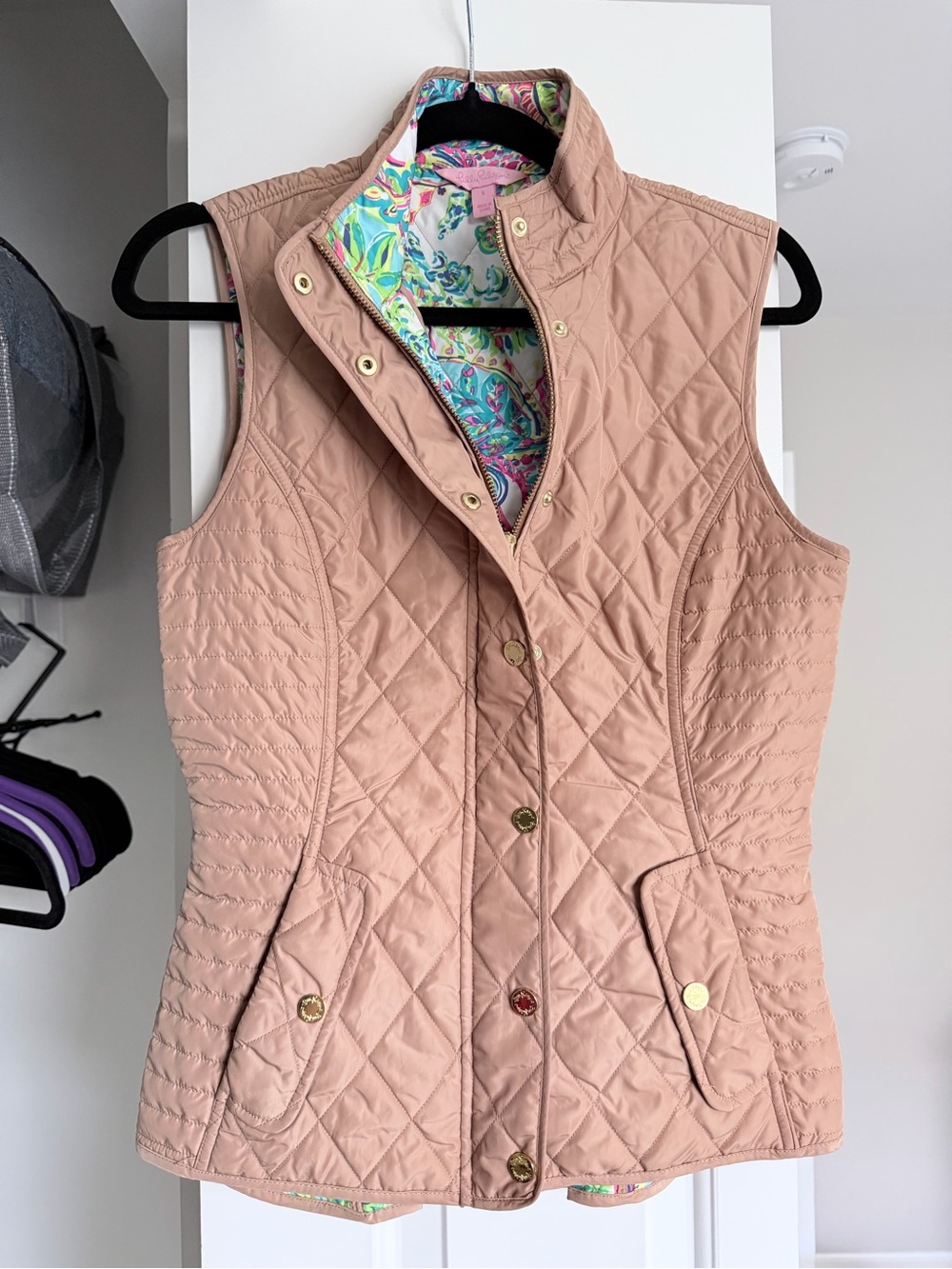 Lilly Pulitzer Quilted Sleeveless Vest in Blush